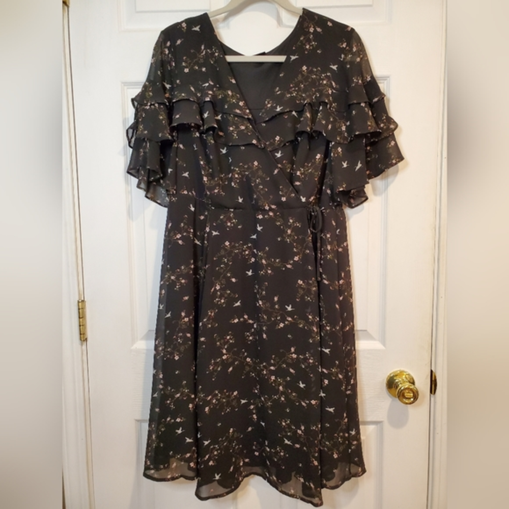 Torrid Plus Size 1 Black Floral/Bird Print Chiffon‎ Ruffled Wrap Dress S/S Mini